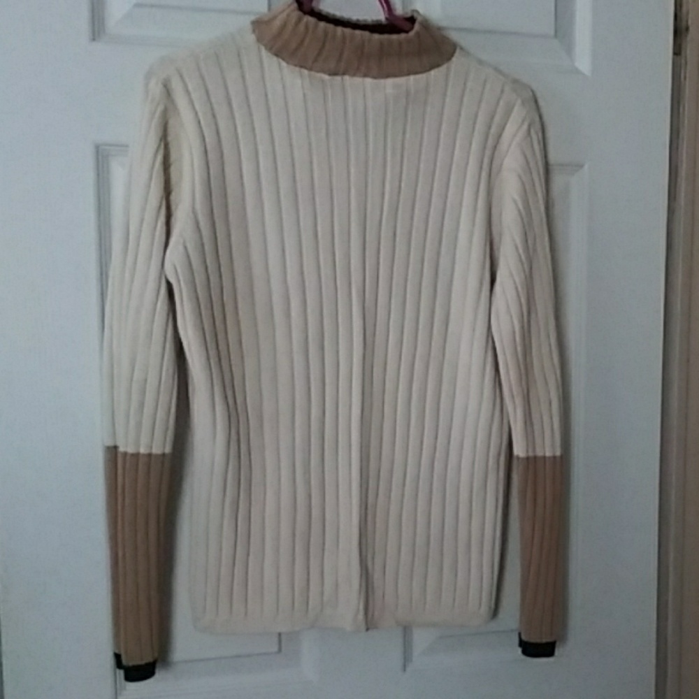 ⭐Beautiful sweater